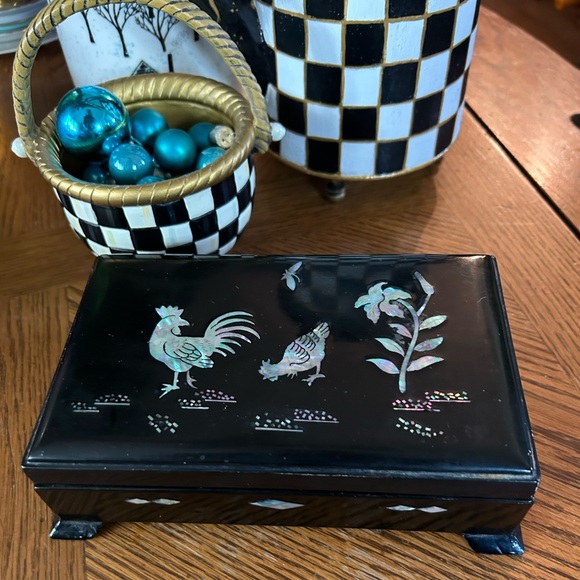 Vintage MOP Inlaid Black Lacquer Jewelry or Treasure Box